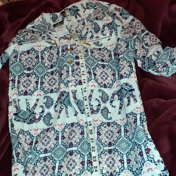 New Rue 21 small blouse - Picture 2 of 3